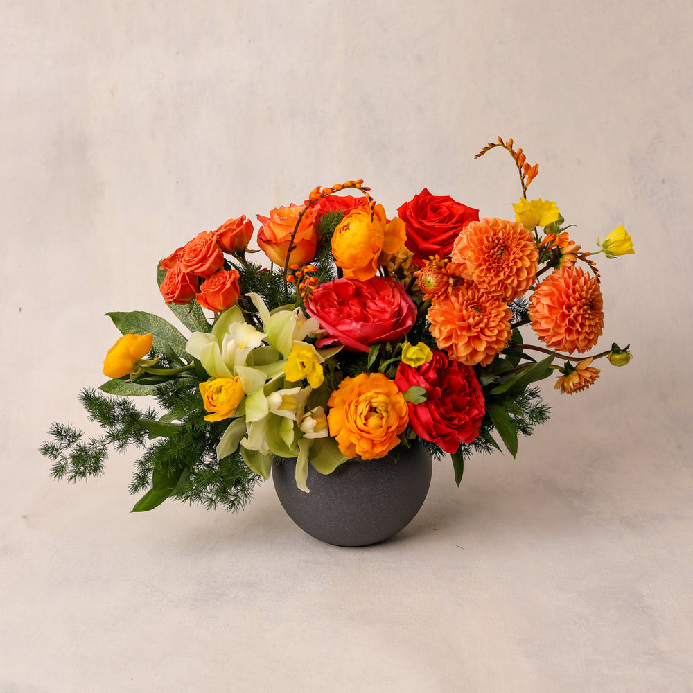 
                
                    Load image into Gallery viewer, Large Flower Arrangement
                
            